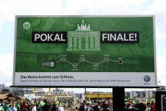 Volkswagen VW DFB Pokalfinale 2015 Live-Kommunikation Fanbande Berlin Pokal Finale Mobile LED Flächen